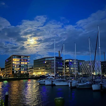 Gemuetl Wohnung Mit Blick Auf Den Hafen Bremerhaven Bagian luar foto