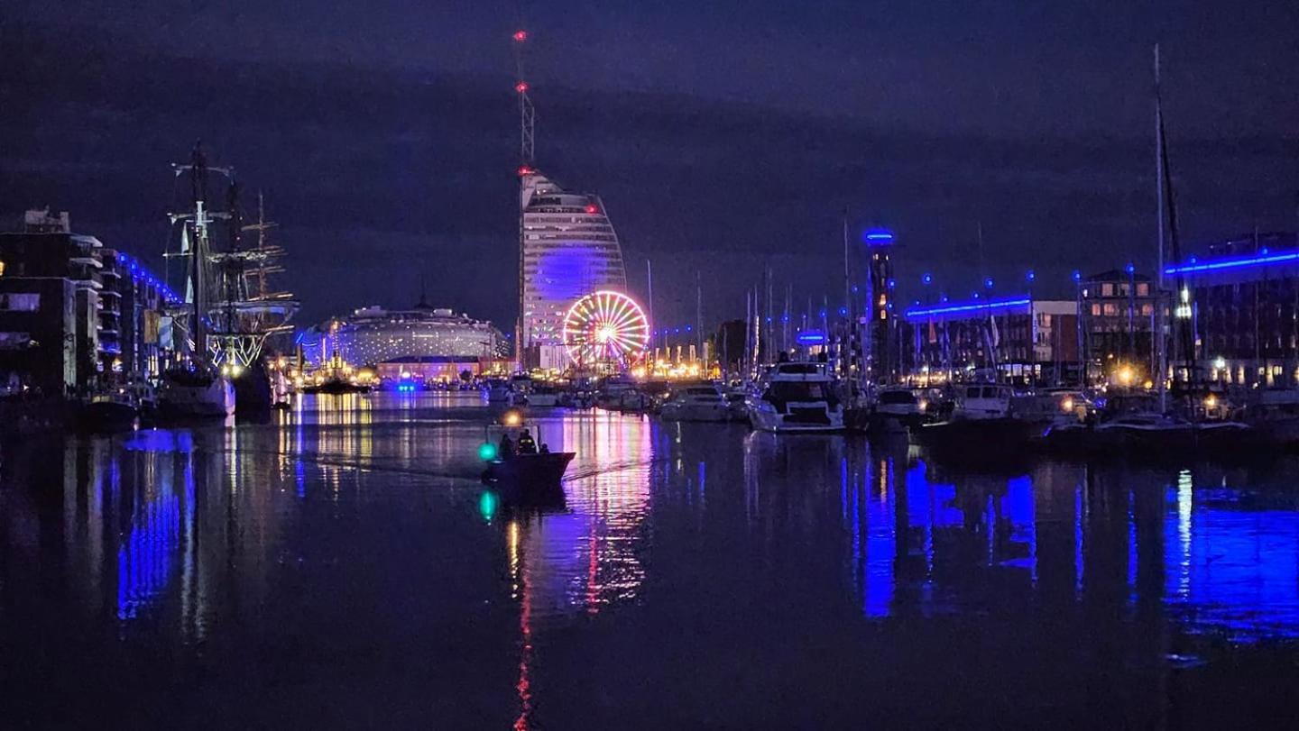 Gemuetl Wohnung Mit Blick Auf Den Hafen Bremerhaven Bagian luar foto